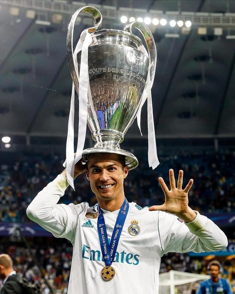 U22国足力克韩国U22，球迷在球员谢场时高喊“雄起”