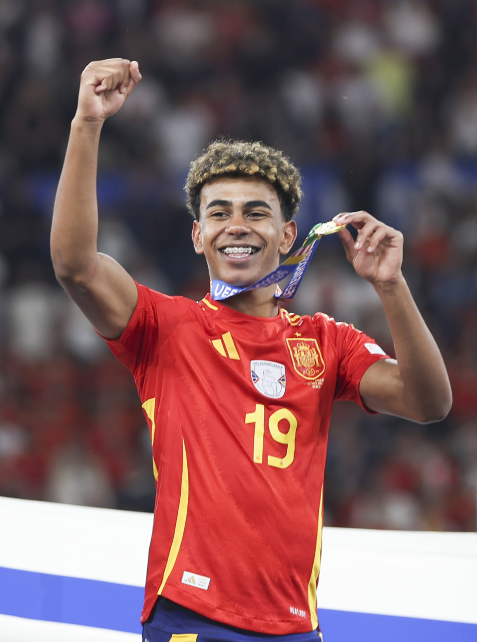 哈特11中8轰21分6板，本赛季首发9场取得8胜1负