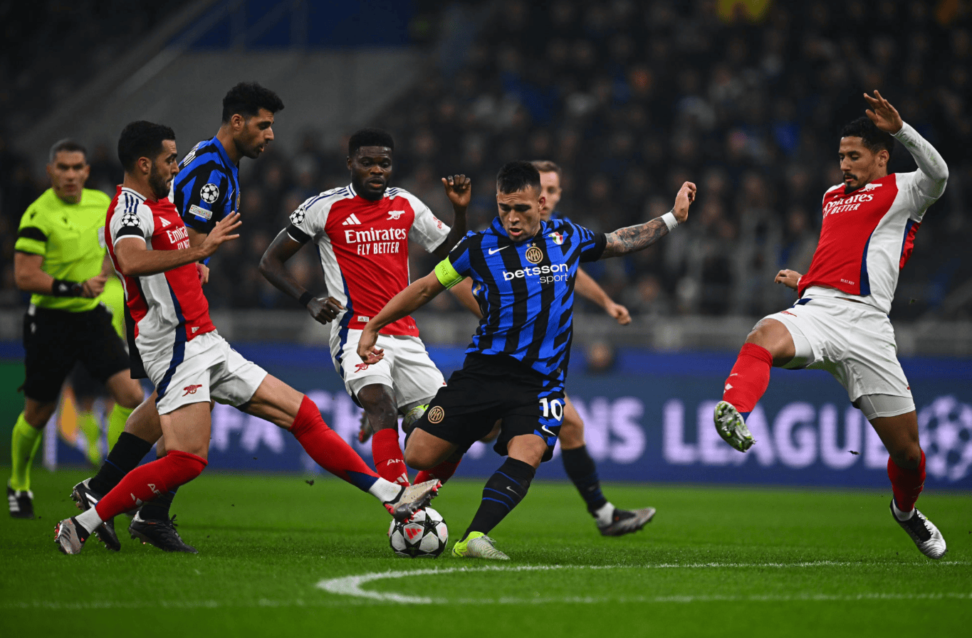 半场战报：多特0-1勒沃库森，马扎破门，格里马尔多助攻