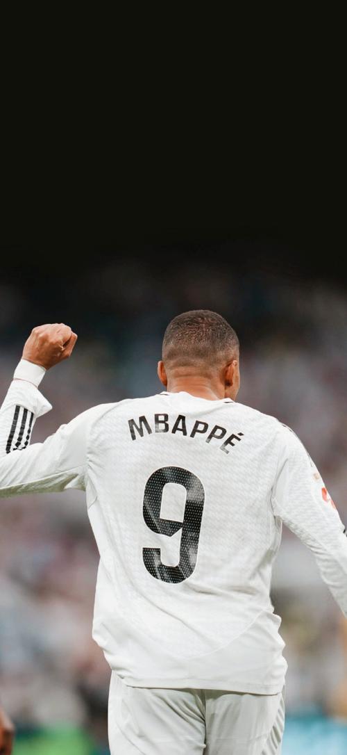 托蒂：说C罗的坏话只能说明你在嫉妒他，他和梅西的水平相当